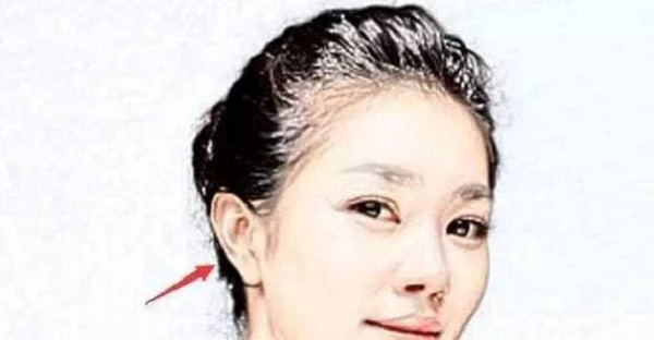 Tai ép sát. Tai là bộ phận đại điện cho trí tuệ và tuổi thọ, chính vì thế mà người có tướng tai tốt sẽ mang tới nhiều phúc lành cho người phối ngẫu.