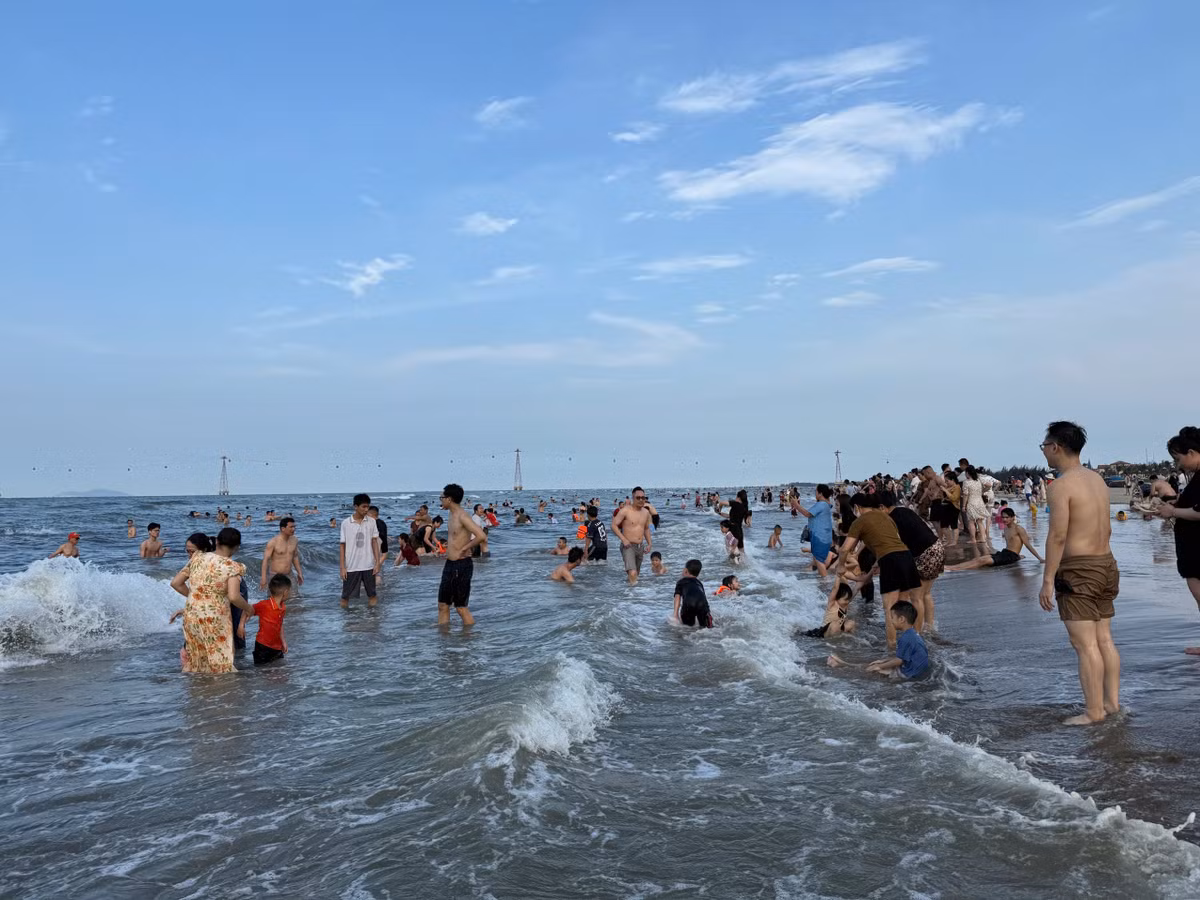 Nghệ An đón hơn 1,17 triệu lượt khách trong dịp nghỉ lễ - Hình 3 Nghe An don hon 1,17 trieu luot khach trong dip nghi le-Hinh-3