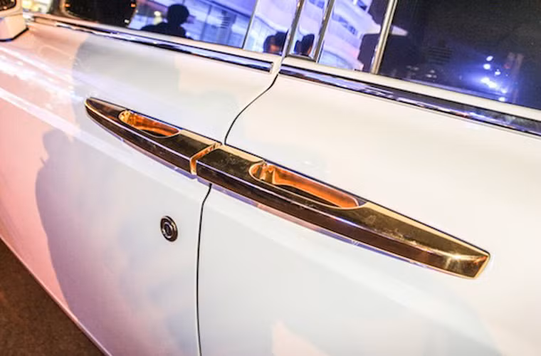 Tay nắm cửa mạ vàng