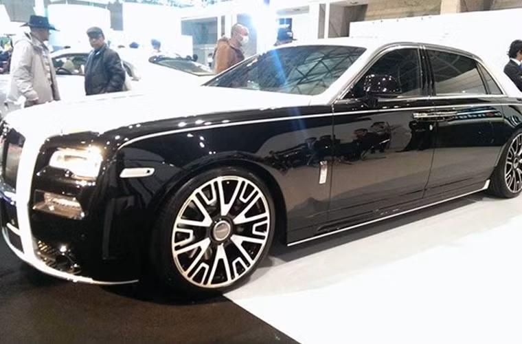 Rolls-Royce Ghost series II cũng với gói độ Mansory.