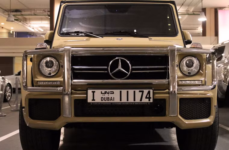 Bậc cửa lên xuống, bàn đạp, ghế và ốp cửa bọc da, bảng điều khiển đều được làm hoàn toàn mới.