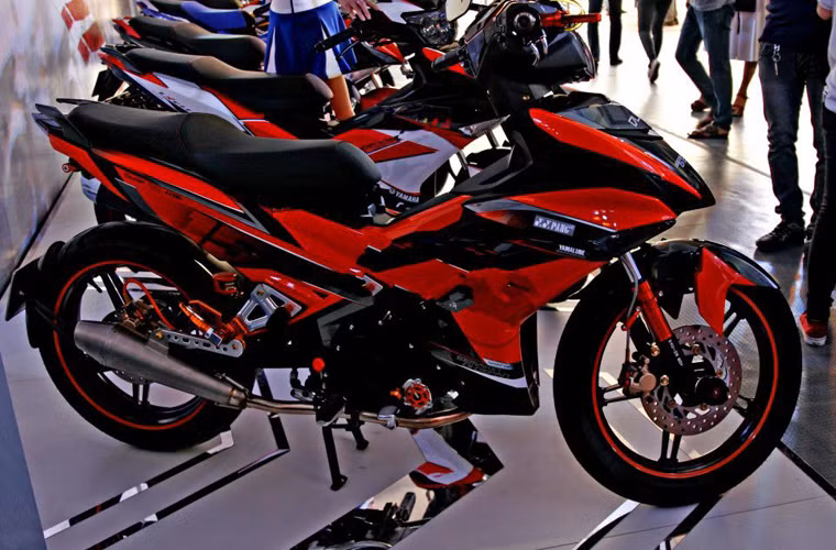 Một biker tại Sài Gòn (thuộc CLB Exciter VLC Team) đã sở hữu và độ 1 chiếc Exciter 150 theo 1 phong cách khác và nổi bật.