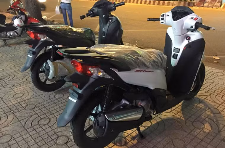 Can canh “dap thung” SH 300i doi 2014