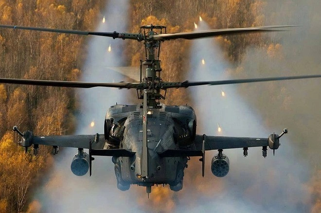 Kamov Ka-52 là trực thăng vũ trang là mẫu trực thăng chiến đấu hiện đại nhất thời điểm hiện tại. Loại trực thăng này mới chỉ được Nga đưa vào biên chế từ năm 2008.
