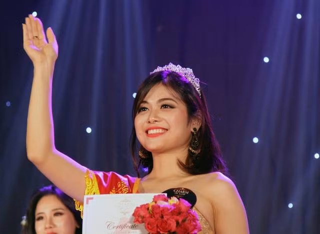 Charm Of Law là cuộc thi được tổ chức thường niên của trường Đại học Luật Hà Nội - là nơi để các nữ sinh trong trường phô diễn sắc đẹp, tài năng và gặp gỡ, giao lưu, học hỏi lẫn nhau. Trước khi tìm ra top 6 người xuất sắc nhất, 20 thí sinh đều là những cô gái xinh đẹp, năng động đã tranh tài tại các vòng thi quen thuộc: trang phục áo dài, trang phục dạ hội và ứng xử. Khán giả, các giảng viên, sinh viên của trường Đại học Luật đã được chiêm ngưỡng một đêm trình diễn, tỏa sáng nhan sắc, tài năng của các nữ sinh.