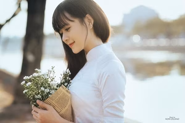 Hạnh phúc hơn nữa khi cô giáo Phương được chính những học sinh của mình đáp lại tình cảm bằng những hành động nhỏ bé nhưng đầy ý nghĩa. Những tin nhắn quan tâm, những lần cô trò tâm sự không có khoảng cách hay những món quà nhỏ từ học sinh nhân ngày phụ nữ hay nhà giáo đều khiến bản thân cô giáo Phương hết sức cảm động. Để đến hiện tại, cô giáo 9X ngày một yêu nghề, thêm yêu thương chính những học sinh của mình.