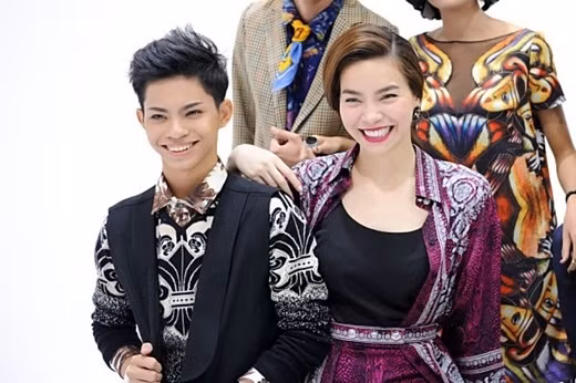 Rất khác so với những nhân vật đã nhắc ở trên đây, cậu bé Alex Dương - Dương Bá Thảo đến từ An Giang lại gây chú ý khi giống một nữ ca sĩ nổi tiếng. Bá Thảo được nhiều dân mạng gọi đùa là "em trai thất lạc của Hồ Ngọc Hà" bởi khuôn mặt hai người gần như giống nhau 100%. Đam mê thời trang và không giấu giếm tình cảm, sự hâm mộ của mình với Hồ Ngọc Hà, Bá Thảo đã có dịp gặp gỡ và xuất hiện cùng thần tượng trong một số chương trình. Với đam mê cháy bỏng và sự trưởng thành không ngừng, Bá Thảo được dự đoán cũng sẽ có một tương lai tốt đẹp. Ảnh trong bài: Facebook nhân vật.