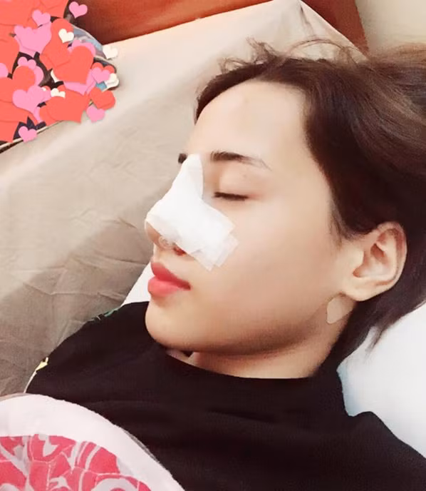 Với khát vọng, mục tiêu đó của mình, Tiến Đạt không ngại công khai chuyện cậu đi làm phẫu thuật thẩm mỹ để giúp khuôn mặt trở nên thanh tú hơn. Cách đây không lâu, Tiến Đạt công khai một số bức ảnh chụp trong thời gian cậu phẫu thuật chỉnh sửa, nâng cao sống mũi. Ban đầu cũng rất lo sợ việc sử dụng dao kéo cải tạo nhan sắc sẽ để lại nhiều tác hại, rủi ro và cũng rất sợ bị đau... nhưng sau khi được tư vấn kỹ lưỡng, cộng thêm động lực từ chính bản thân, Tiến Đạt đã quyết định phẫu thuật thẩm mỹ và không giấu giếm điều này.