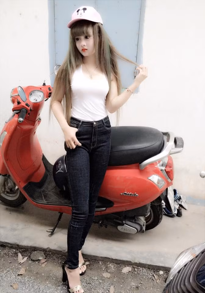 Rõ ràng rằng nếu như muốn bản thân được nâng tầm và không còn thường xuyên bị chê là "nhàm chán" hay "mặt đơ" nữa, cô nàng búp bê sống Gia Lai cần chịu khó thay đổi và học thêm nhiều cách làm mới mình hơn nữa.