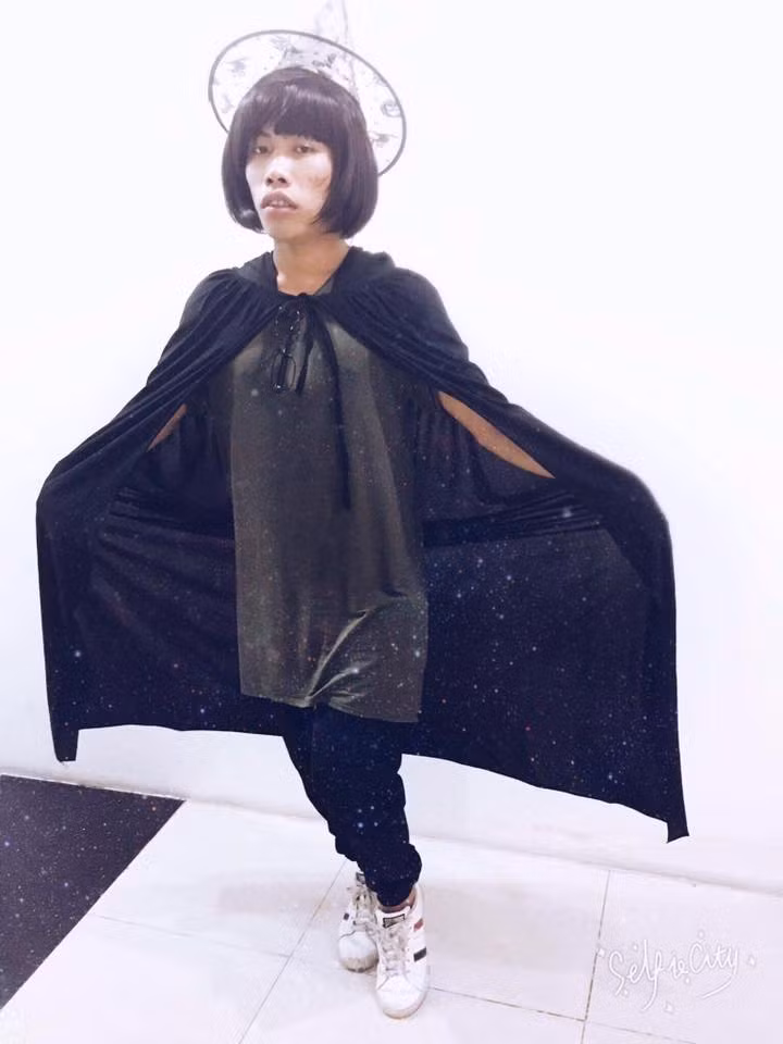 Sau 2 lần bị "dắt mũi", một là lần Tùng Sơn đăng clip kêu cứu, nói bản thân bị lừa gạt, ép buộc làm nhiều việc có lợi cho các cá nhân đứng phía sau... lần sau lại là lời hứa rời bỏ Sài Gòn, trở về quê Trà Vinh nhưng cũng không thực hiện... đã khiến số đông dân mạng Việt hiện tại đã không còn tin, thậm chí luôn cảnh giác với những thông tin, sự việc mới liên quan đến Tùng Sơn.