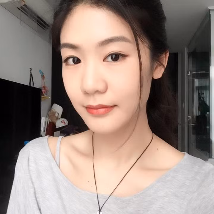 Tuy nhiên cách đây vài ngày, một thông tin rất bất ngờ được lan truyền trên các mặt báo gây sốc cho công chúng chính là việc Huỳnh Lý Đông Phương và Trương Thế Vinh đã chính thức hủy hôn. Từ đó, trên khắp các diễn đàn mạng, các fanpage nổi tiếng, những trang tin về người nổi tiếng rộ lên vô số tin đồn liên quan đến chuyện tình cảm của nữ cơ trưởng xinh đẹp cùng chàng diễn viên điển trai.