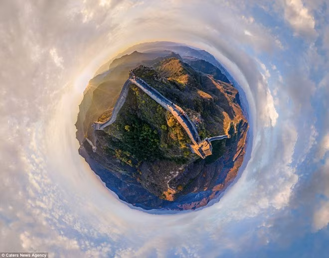 Các thành viên của AirPano chủ yếu tập trung vào danh sách 7 kỳ quan thế giới mới được công bố vào năm 2001. Vạn Lý Trường Thành là một trong những điểm đến được trang nhóm lựa chọn.