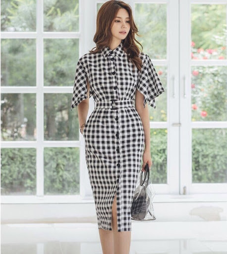 Trong khi đó, mẫu váy kẻ caro đen trắng với thiết kế độc đáo này rất phù hợp với những cô nàng cá tính. Ảnh: googleusercontent.