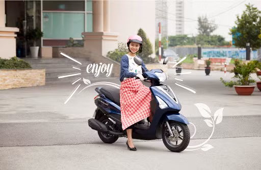 Để không bị cái nắng nóng thiêu đốt làn da, chị em nên che chắn bảo vệ da thật cẩn thận mỗi khi đi ra ngoài. Ảnh: googleusercontent.