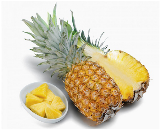 Những người bệnh chảy máu hoặc có nguy cơ chảy máu (chảy máu cam, sốt xuất huyết, vết thương lớn, phụ nữ băng huyết…) cũng được khuyến cáo không nên ăn dứa. Ảnh: ajumagarden.