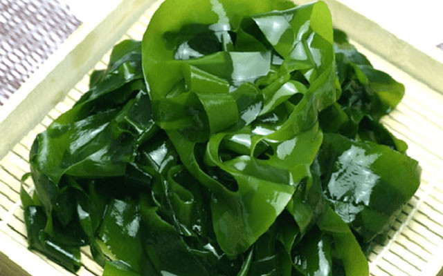 Tuy nhiên, rong biển cũng có thể chứa một lượng lớn kim loại nặng tùy thuộc vào nơi nó sinh trưởng, do đó không nên tiêu thụ quá nhiều. Ảnh: daotaobeptruong.