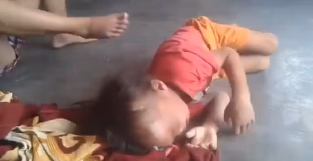 Me bao hanh con trai o Binh Duong: Me ruot hay me ghe?