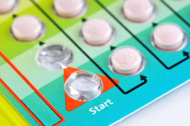 Để tránh thai rất nhiều phụ nữ sử dụng thuốc nội tiết tố, việc này làm tăng nguy cơ mắc ung thư vú. Vì vậy, hãy sử dụng các biện pháp thay thế khác như bao cao su, đặt vòng tránh thai,...