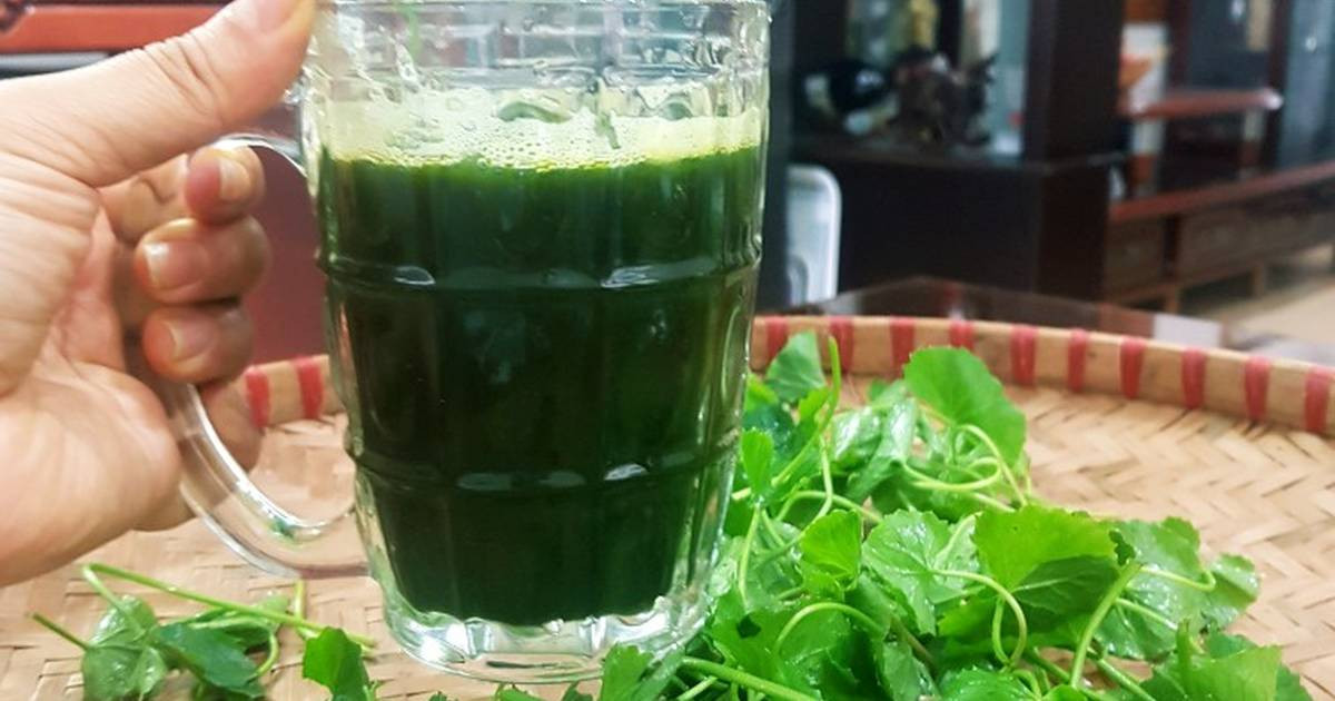 Lạm dụng nước rau má giải nhiệt có thể làm tụt huyết áp, không tốt cho máu, gan. Ảnh: global.