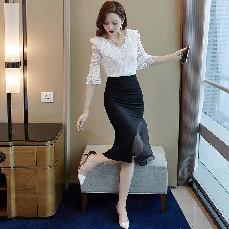 Kết hợp đen trắng mang lại cảm giác nhẹ nhàng, mát mẻ phù hợp thời tiết nóng nực, lại sang trọng, đẳng cấp.