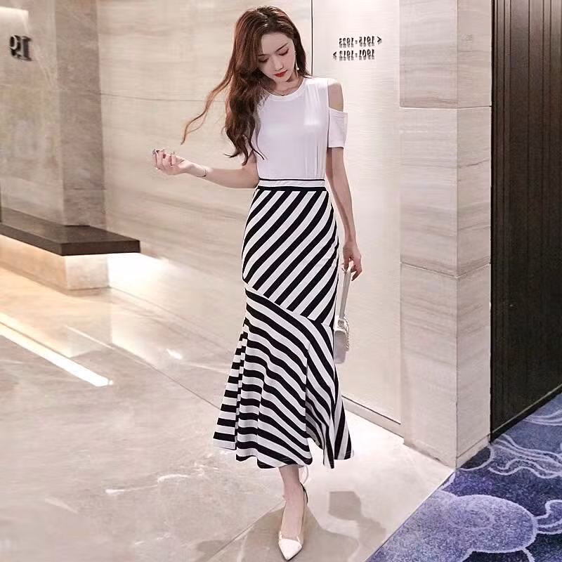 Chấm bi hay kẻ sọc cũng là những mẫu trang trí trang phục "mãi mãi với thời gian"