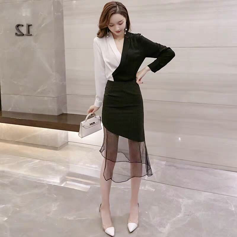 Một kết hợp đen trắng ấn tượng.