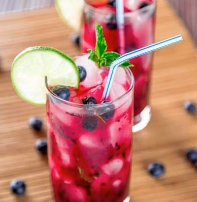 Nước ngâm hoa quả không những dễ làm mà còn tốt cho sức khỏe. Ảnh: askorean.