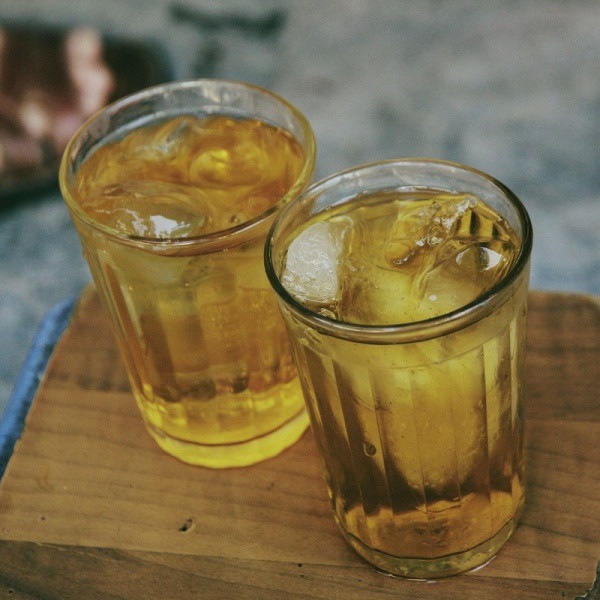 Trà đá là lựa chọn thay thế tuyệt vời cho nước ngọt có ga khi bạn đang lên cơn khát. Ảnh: vietthien.