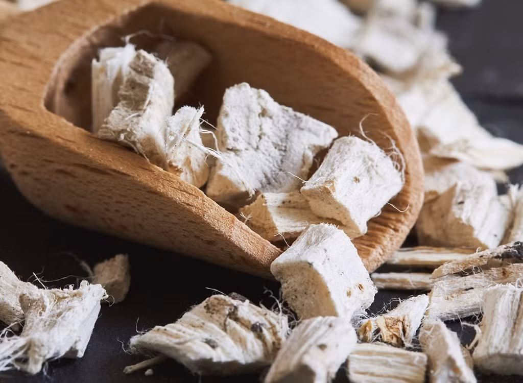 Rễ cây Marshmallow đã được sử dụng trong nhiều thập kỷ để điều trị ho và các vấn đề hô hấp khác.