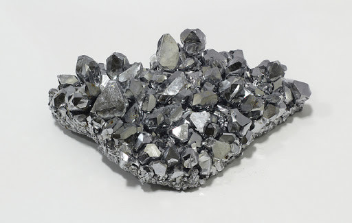 Crom là một hợp chất xuất hiện nhiều trong các tổ chức sản xuất công nghiệp, chủ yếu là từ nước thải công nghiệp. Ảnh: googleusercontent.