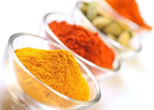 Sudan là chất tạo màu trong công nghiệp nhưng bị nhiều người lạm dụng để tạo màu cho thực phẩm như nhuộm đỏ lòng đỏ trứng vịt, tạo màu cho bột ớt, bột cà ri, thịt muối...Ảnh: nld.