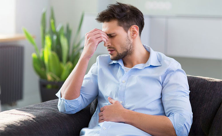 Do đó, trong suốt buổi làm việc, thỉnh thoảng bạn nên đứng dậy đi lại quanh văn phòng để tránh uể oải. Đồng thời, thường xuyên hoạt động thể chất mỗi ngày sẽ giúp cho hệ tiêu hóa nói riêng và toàn bộ cơ thể nói chung hoạt động nhanh nhẹn hơn. Ảnh: chicucthuyhcm.