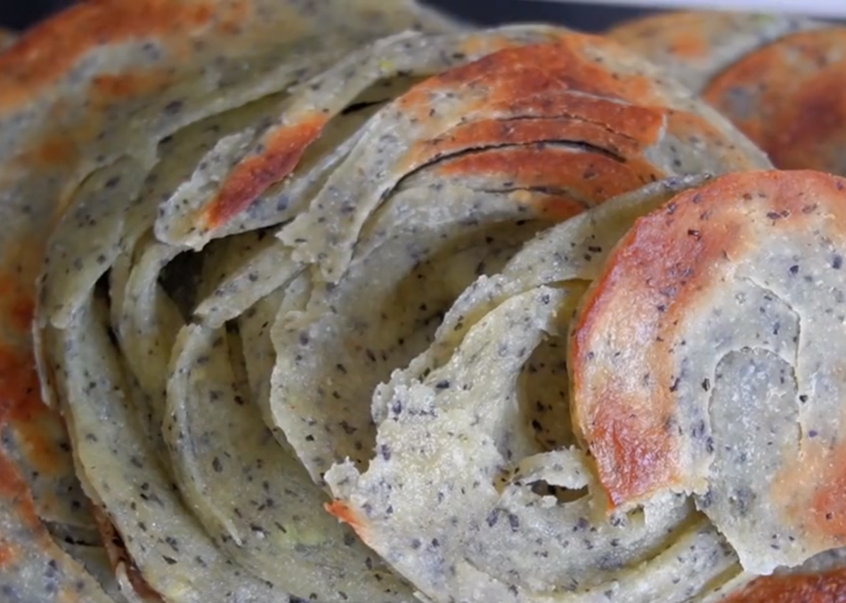 Bánh ngon miệng lại bổ dưỡng, vừa có thể làm đồ ăn vặt cho nhà, lại là giải pháp cho nhà có bé bị nóng trong mà không chịu uống nước đậu đen.