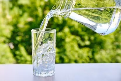 Để việc giảm cân đạt hiệu quả như ý muốn, bạn nên ăn tối trước 19h30 và không ăn thêm gì sau khung thời gian này. Ảnh: laodong.