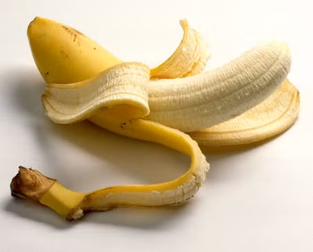 Đến khoảng 10 giờ sáng, chị em tiếp tục ăn 1 bữa phụ với 1 quả chuối hoặc vài múi bưởi. Ảnh: blogspot.