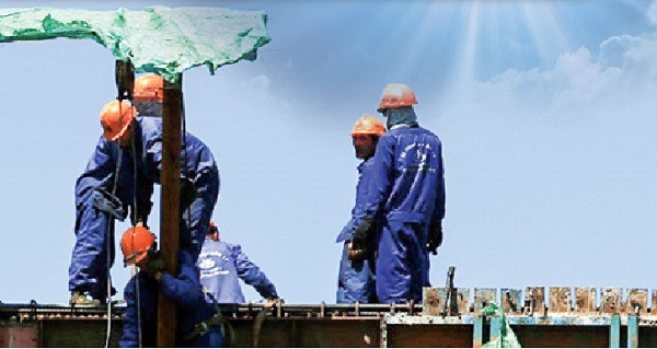 Để phòng ngừa tai biến mạch máu não, trong thời tiết nắng nóng, bạn nên tránh các hoạt động thể chất gây mất nước, lao động nặng nhọc ngoài trời. Ảnh: suckhoedoisong.