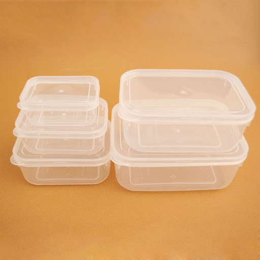 Vì vậy, đừng do dự mà hãy vứt bỏ ngay những chiếc hộp nhựa đã sử dụng lâu để đảm bảo an toàn cho sức khỏe. Ảnh: googleusercontent.