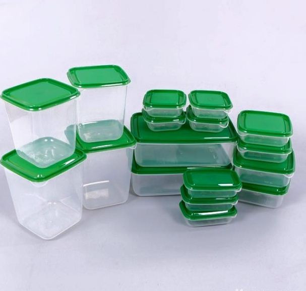 Hộp nhựa đựng thức ăn thường chứa BPA - một loại hóa chất có ảnh hưởng tới sức khỏe. Ảnh: linhanhmart.