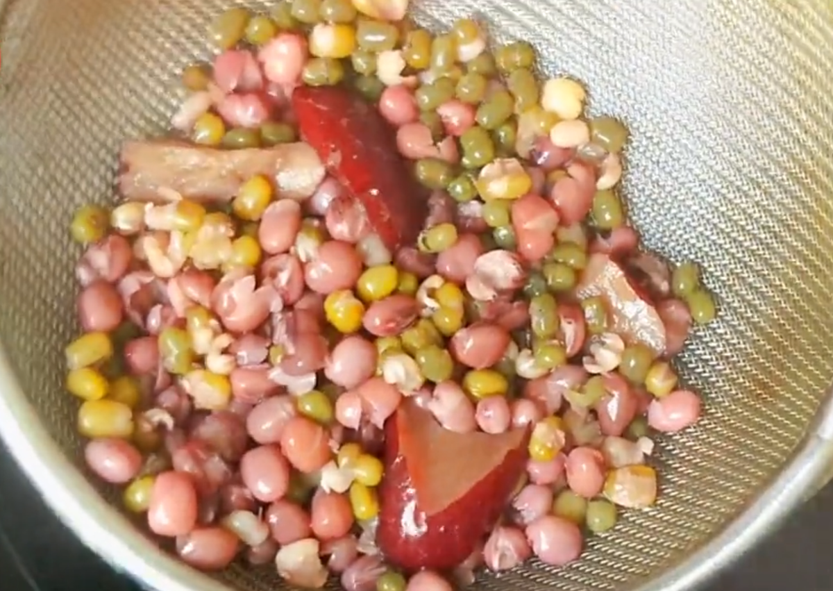 Đun đến khi nào bạn thấy đậu nở bung ra là được.