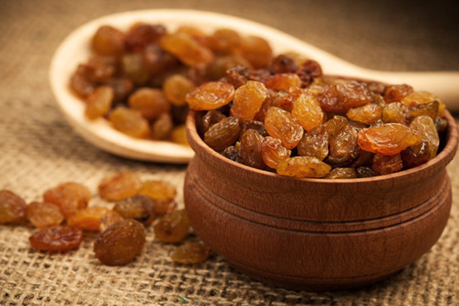 Người bị hen suyễn cũng cần tránh ăn các loại trái cây khô điển hình như nho khô, quả dứa, quả mơ, quả anh đào... Ảnh: thanhnien.