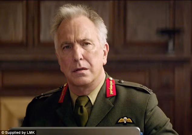 "Anh ấy luôn mỉm cười và cất tiếng chào mỗi lần nhìn thấy tôi. Hôm Giáng sinh vừa rồi, tôi vẫn thấy anh ấy hoàn toàn khỏe mạnh. Không thể ngờ rằng anh ấy lại mắc ung thư", một hàng xóm của Alan Rickman cho biết. 