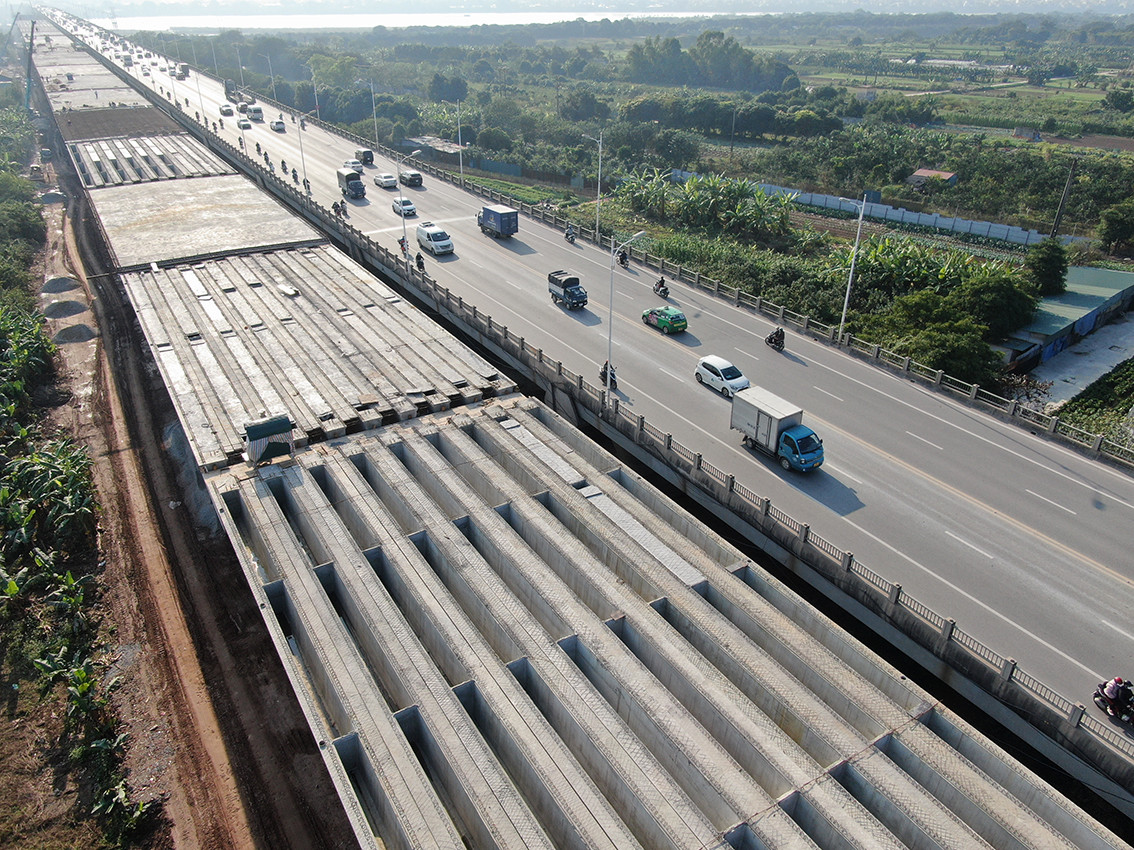 Hiện tại các nhà thầu đang cố gắng thi công xong các hạng mục bệ thân trụ và trụ dưới sông trước tháng 4/2022 và đến tháng 6/2022 sẽ tiếp tục thi công các hạng mục kết cấu phần trên.