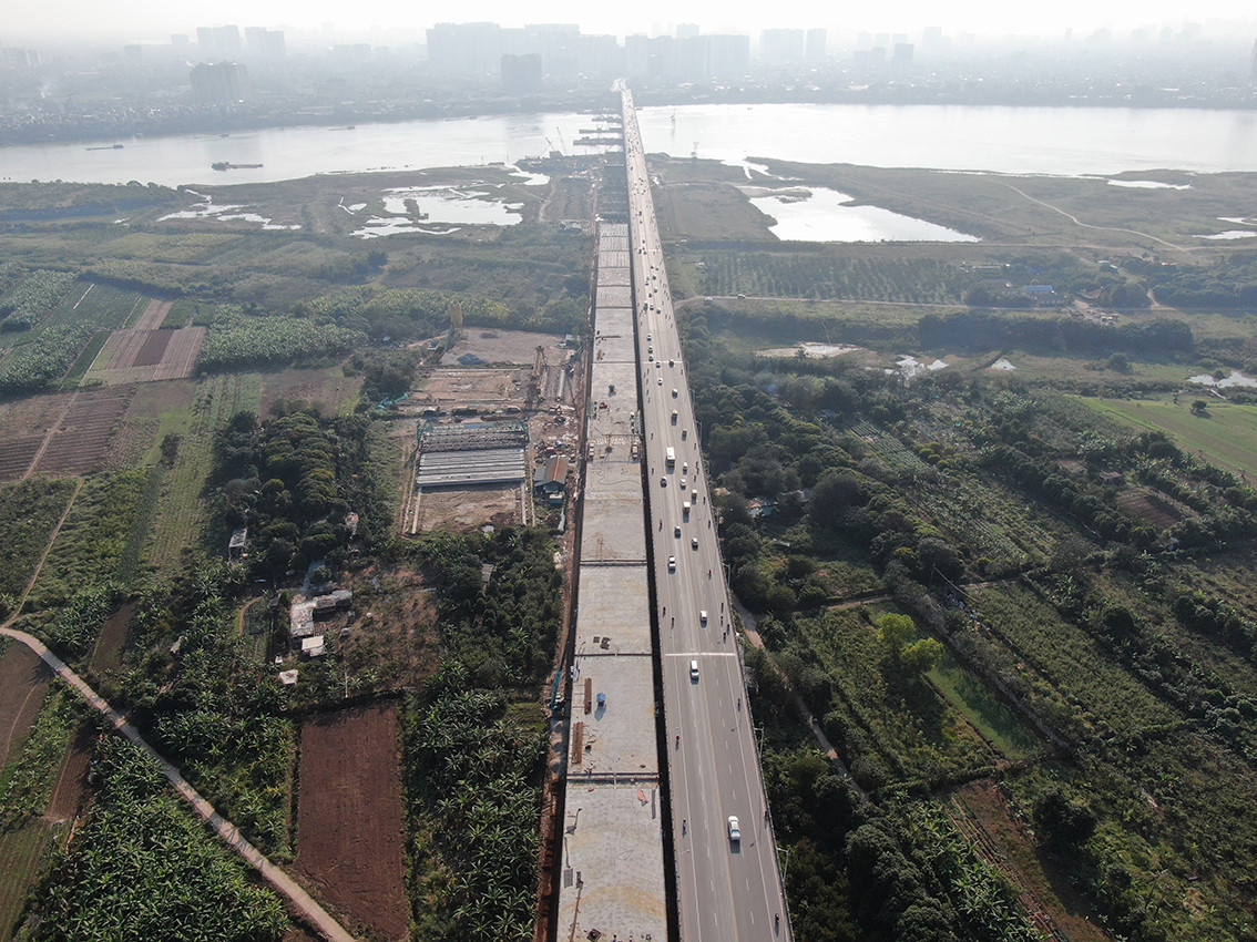 Sau khi đi vào khai thác, cầu Vĩnh Tuy 2 giúp tăng cường lưu thông giữa hai bên bờ sông Hồng và đáp ứng nhu cầu vận tải đang tăng cao giữa trung tâm thủ đô với khu vực phía Bắc và Đông Bắc thành phố.