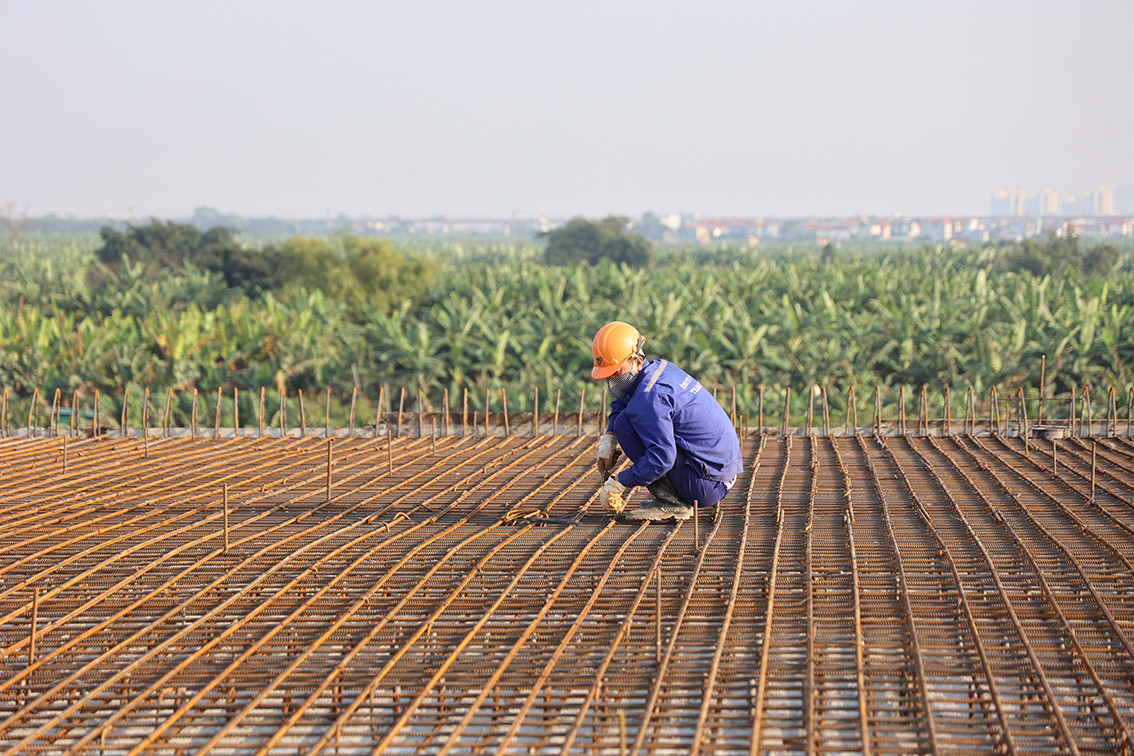 Cầu dài 3,5 km, rộng 19,25 m, với bốn làn xe (hai làn xe cơ giới, một làn xe buýt, một làn tổng hợp và dải đi bộ).