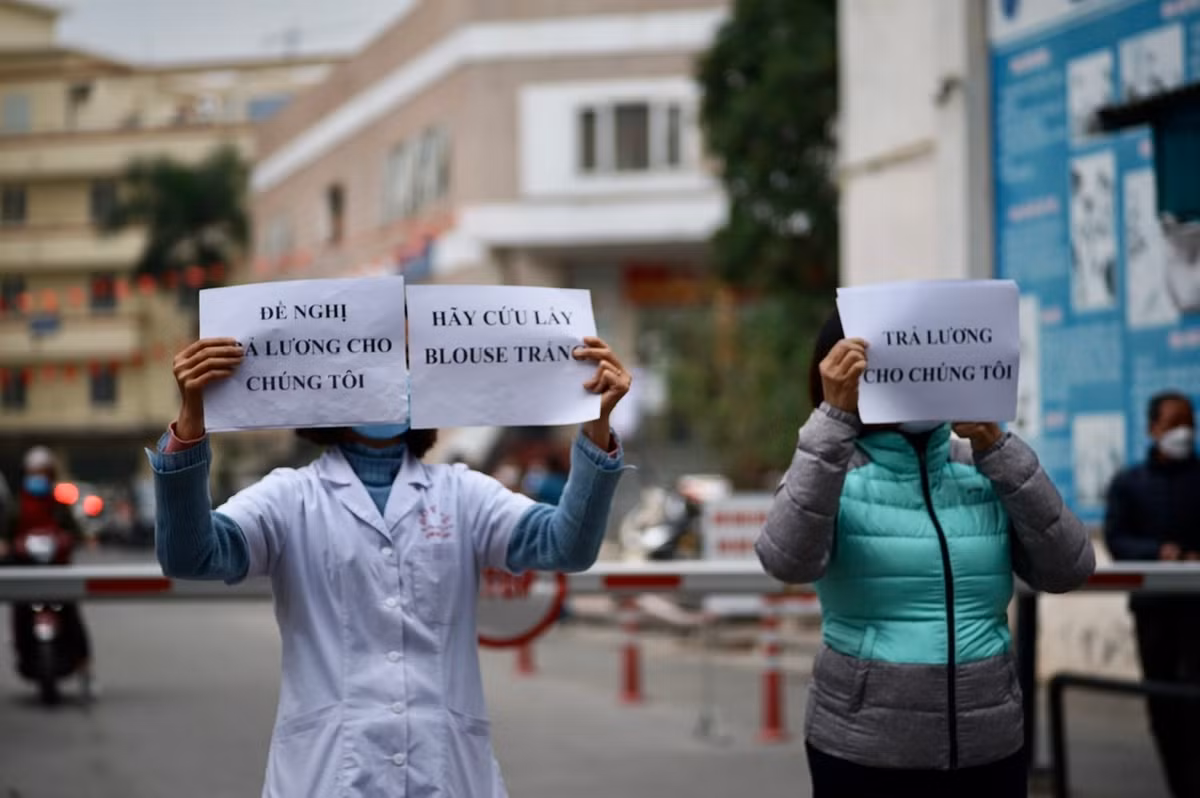 Xin tu chu khong ban bac, lanh dao BV Tue Tinh “day” bac si di ban rau