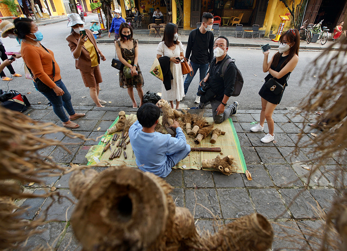 Gap nghe nhan thoi hon vao nhung goc tre