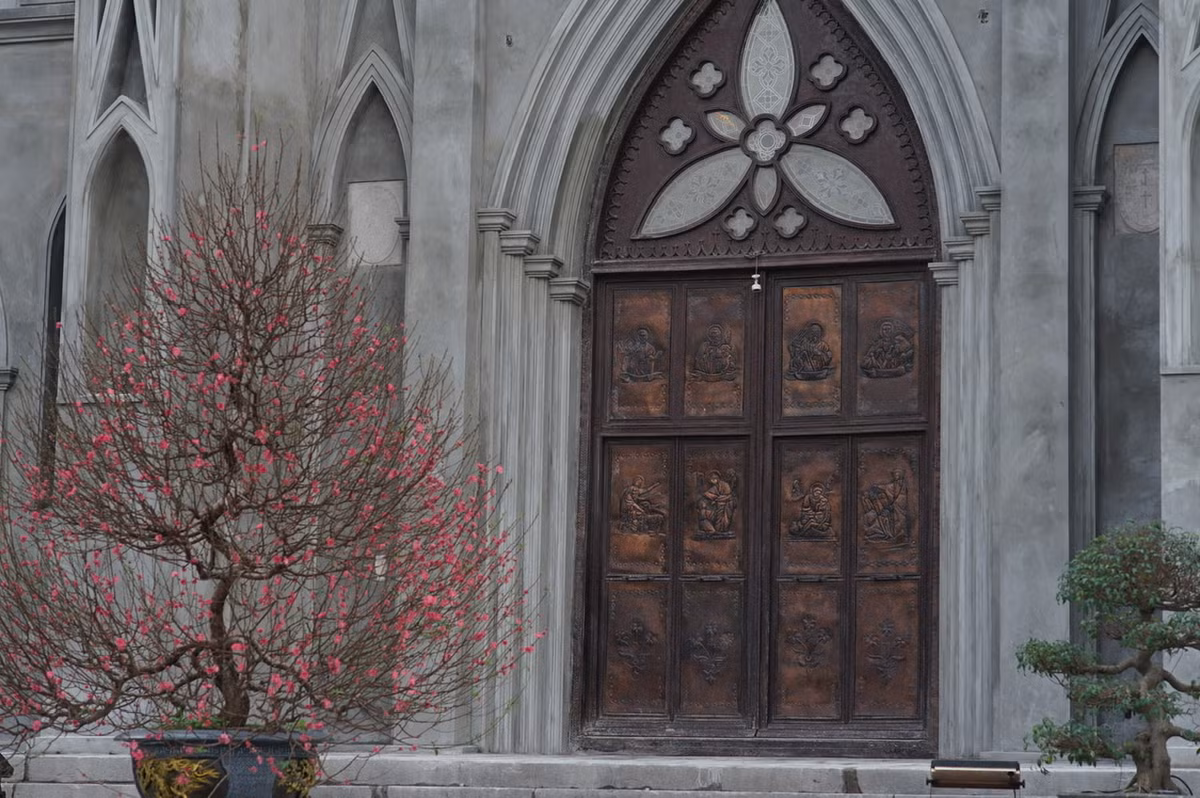 Toàn bộ thiết kế của Nhà Thờ Lớn vẫn được giữ nguyên, chỉ sơn mới phần tường.