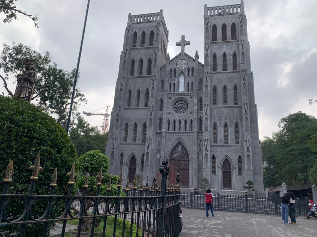 Nhà Thờ Lớn Hà Nội “thay áo” trước thềm năm mới làm mất vẻ cổ kính Nha Tho Lon Ha Noi “thay ao” truoc them nam moi lam mat ve co kinh