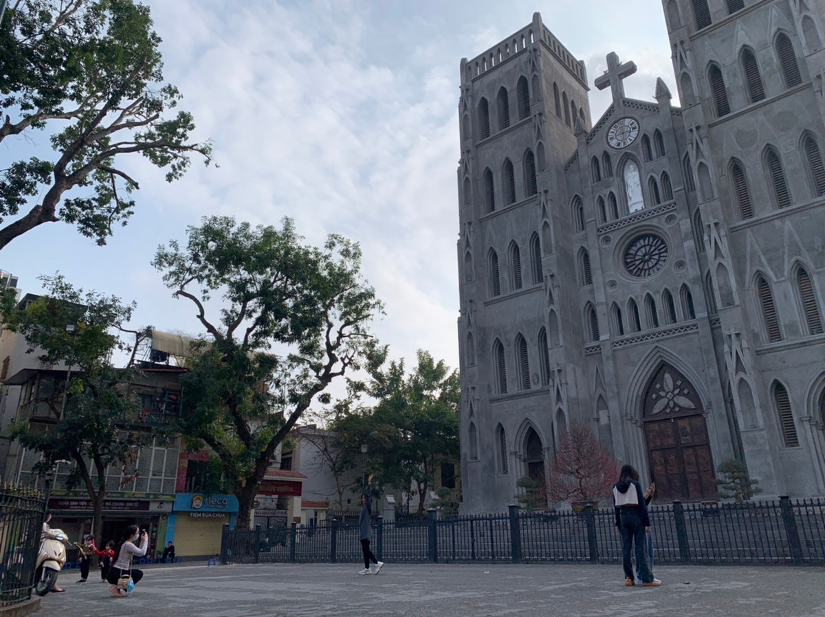 Nhà Thờ Lớn có tuổi đời khoảng 130 năm, việc phải tu bổ là chuyện không tránh khỏi nhưng rất nhiều người tiếc nuối khi không còn thấy lại vẻ đẹp cổ kính của điểm check-in nổi tiếng Hà Nội.