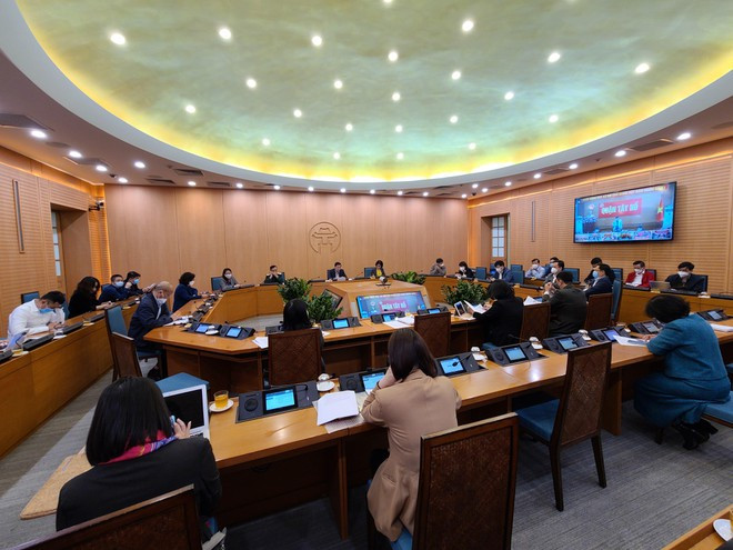 So ca F0 tang cao, quan Cau Giay “chuyen mau” cap do dich